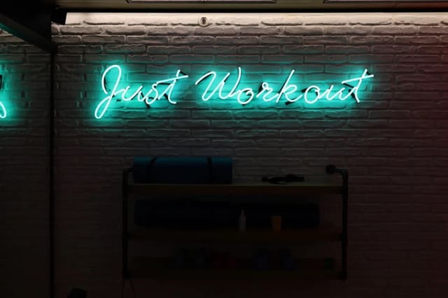 Neon iç mekan uygulaması
