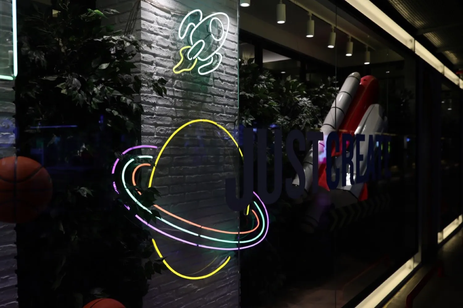 Neon iç mekan uygulaması