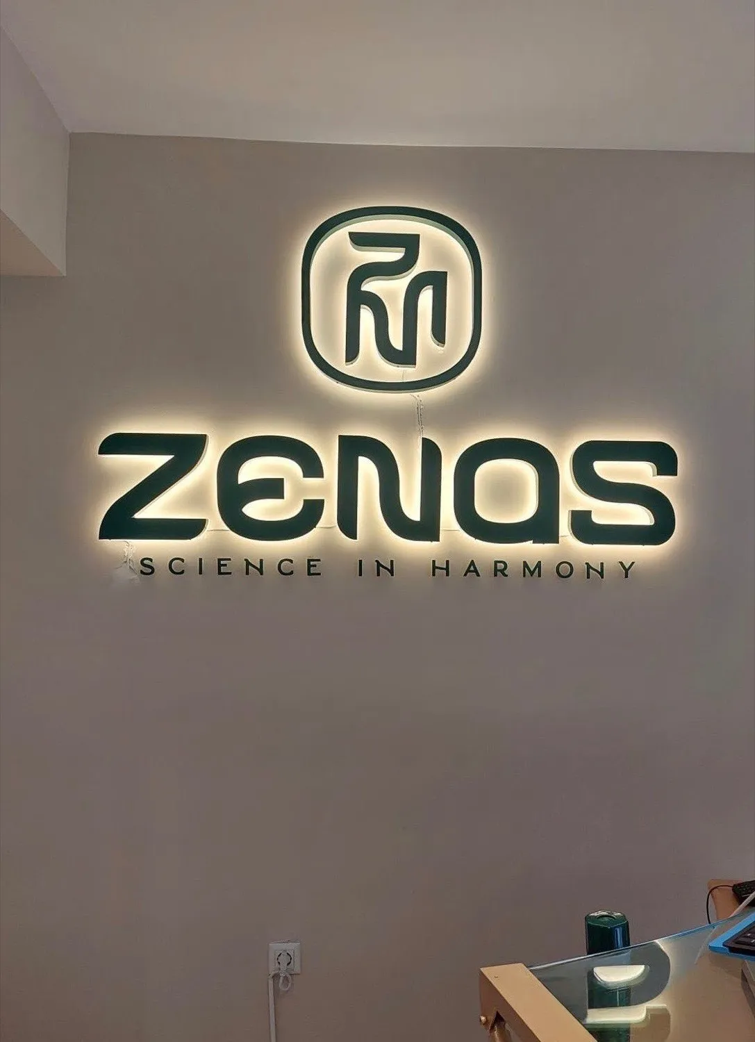 Zenas iç mekân logo uygulaması